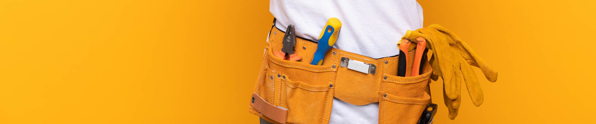 alt="detail romp met riem gereedschappen"